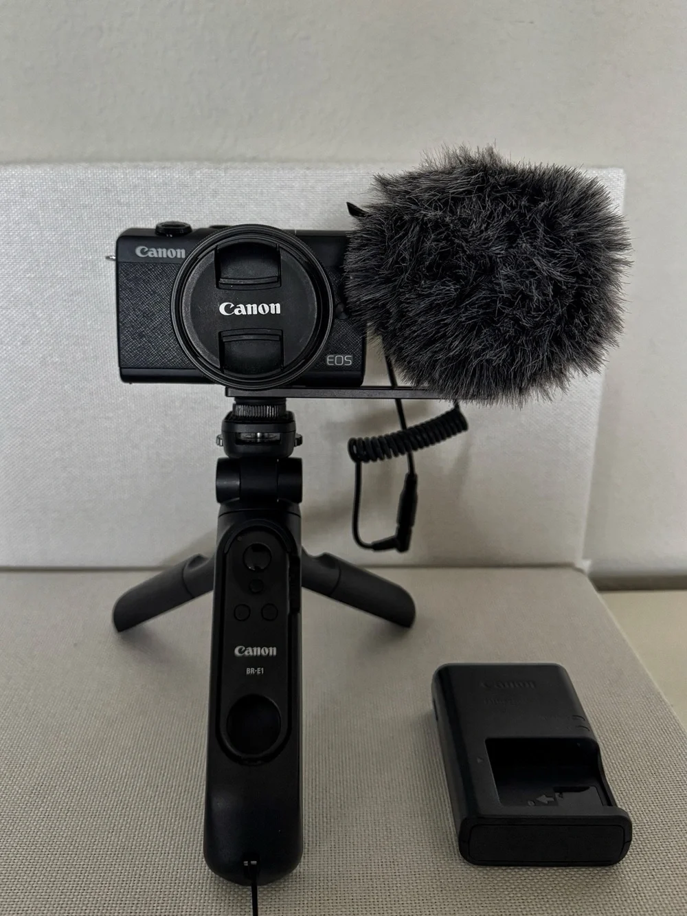 Canon EOS M200